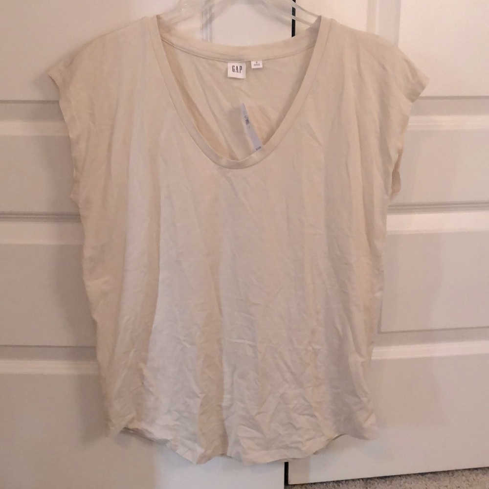 NWT gap tee